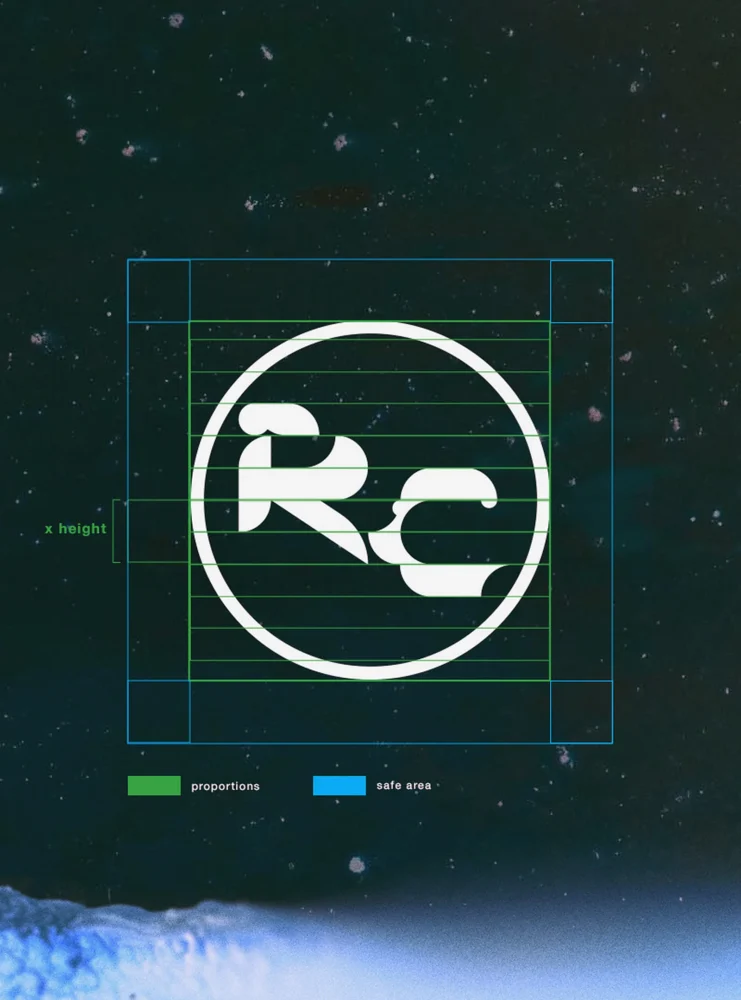 Página de la guía de marca “icon safe area”: el icono de Rainbow Conspiracy, las letras R y C dentro de un círculo, entre líneas de proporción verdes y un marco azul que delimita el área de respeto