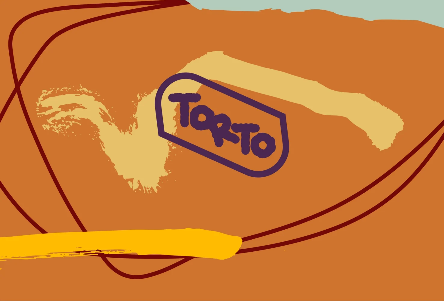Il logo Torto in viola, con lettere disegnate a mano dentro una cornice inclinata, su fondo arancione con una pennellata giallo pallido, linee rosso scuro e un tratto di giallo acceso